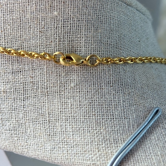 Floral Rhinestone Locket Pendant Necklace~ Gold Tone~ - Picture 8 of 9